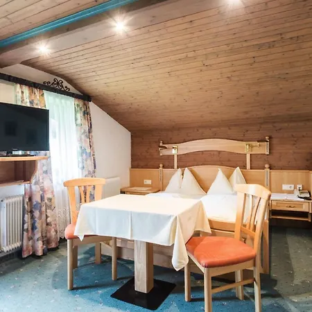 아파트 In Near Lift *