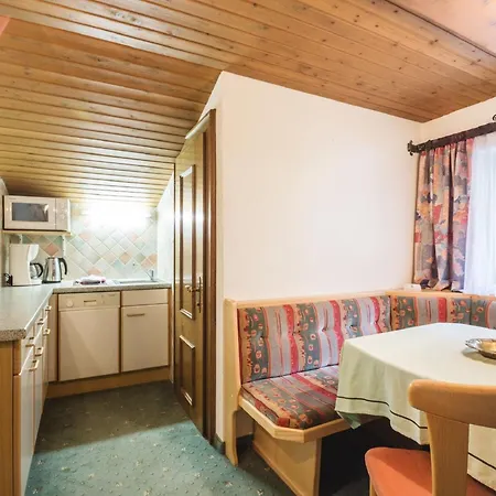 In Near Lift 아파트