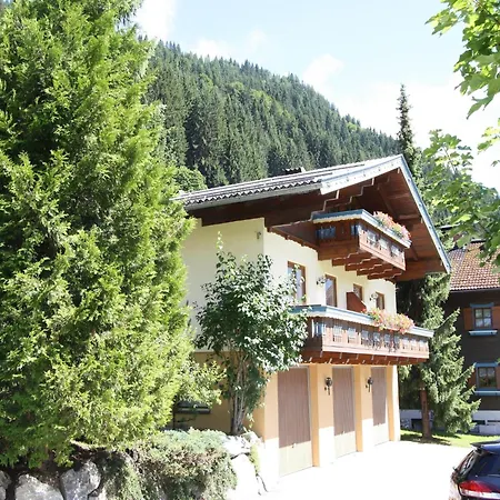 아파트 In Near Lift *